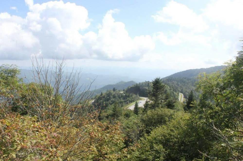 وينزفيل، كارولاينا الشمالية The Yellow House On Plott Creek المظهر الخارجي الصورة