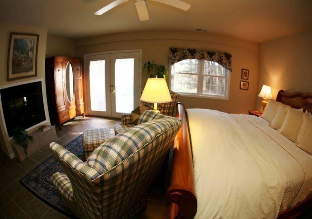 وينزفيل، كارولاينا الشمالية The Yellow House On Plott Creek المظهر الخارجي الصورة