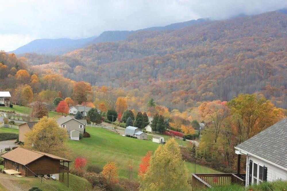 وينزفيل، كارولاينا الشمالية The Yellow House On Plott Creek المظهر الخارجي الصورة